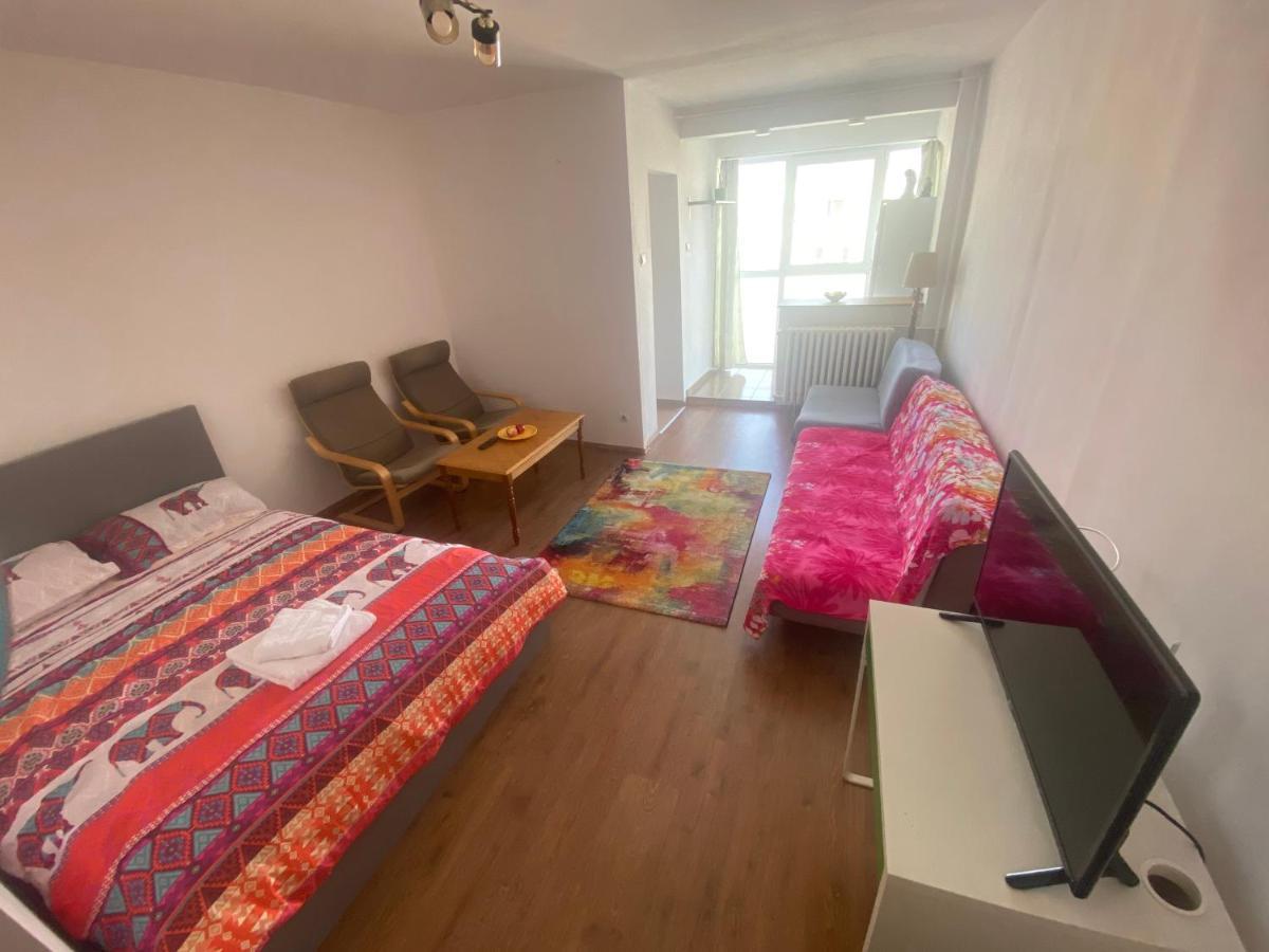 Lovely 1 Bedroom With Free Street Parking Appartamento *